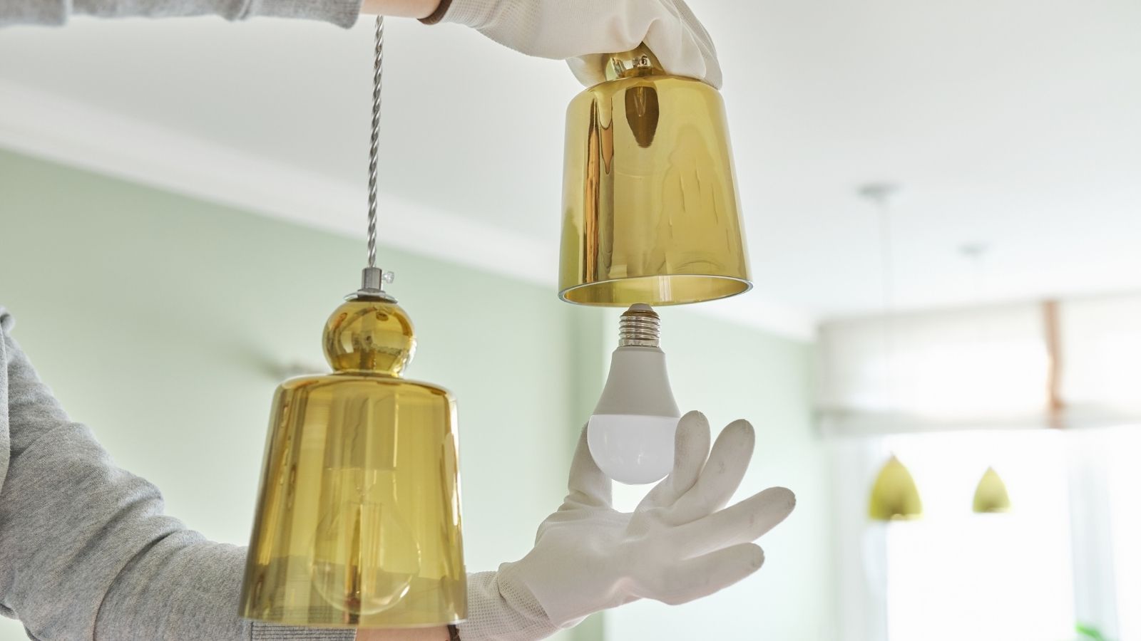 裝修清潔高位擦拭燈具